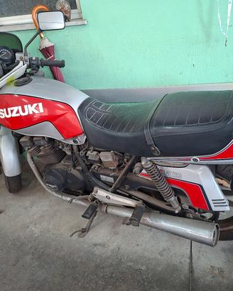 moto suzuki