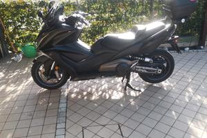 Kymco AK 550