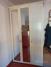 armadio bianco legno camera letto