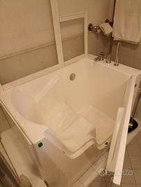 Vasca da bagno con sportello