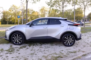 Toyota C-HR II 2023 2.0 phev Trend fwd e-cvt