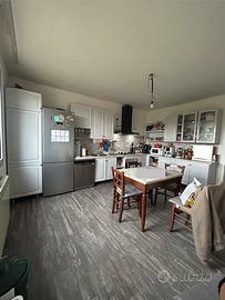 Ampia cucina angolare (480x200)