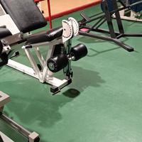 attrezzi palestra assortiti 