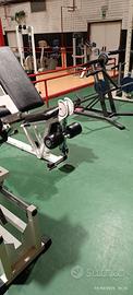 attrezzi palestra assortiti 