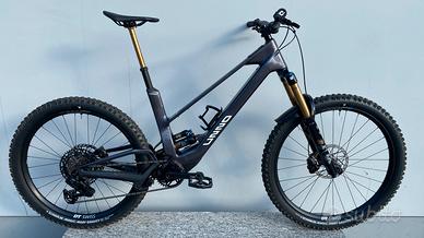 UNNO MITH RACE MOTORE AVINOX DJI