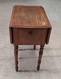 Tavolino in legno con alette