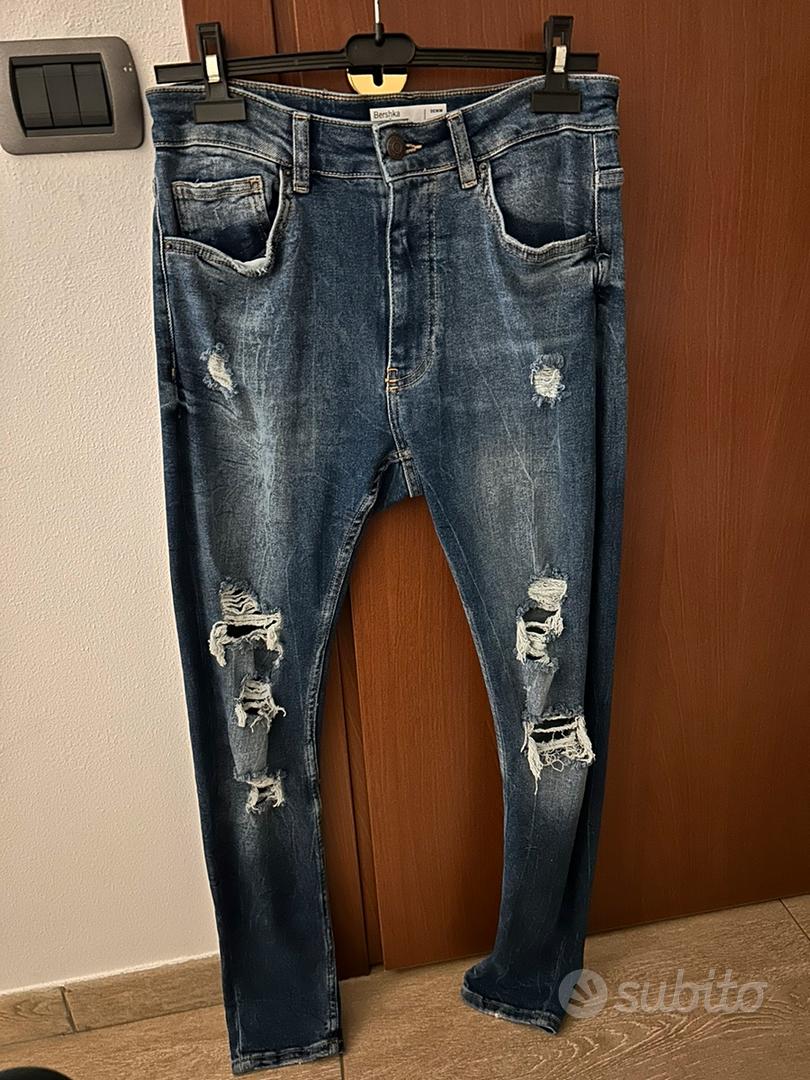 Jeans strappati skinny taglia 46 Bershka Abbigliamento e Accessori In vendita a Novara