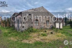 Terreno 15.000 mq con fabbricati a fiumefreddo