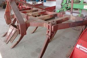 ATTREZZI AGRICOLI VARI