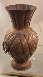 Vaso Antico in Rame Sbalzato e Cesellato Primi '90
