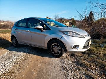 Ford Fiesta Titanium Benzina GPL 