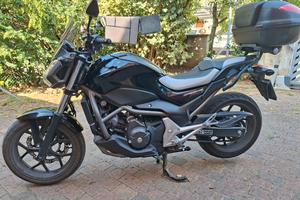 Honda NC700S  cambio automatico 
