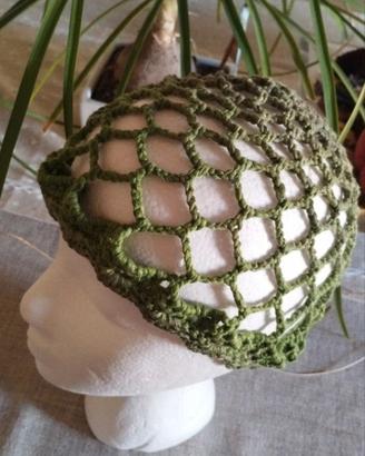 Cappellino a uncinetto