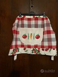 Grembiule a vita ricamato a mano