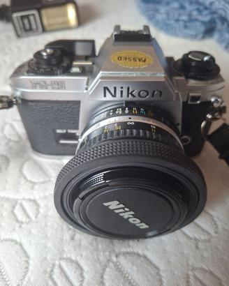 Kit Fotografico Vintage Nikon FG-20 a Pellicola 35