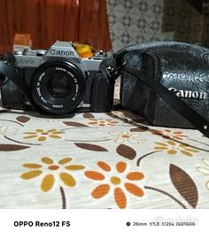 macchina fotografica canon con custodia