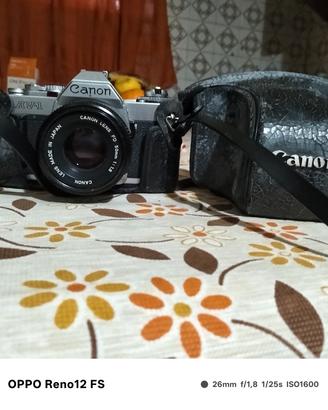 macchina fotografica canon con custodia