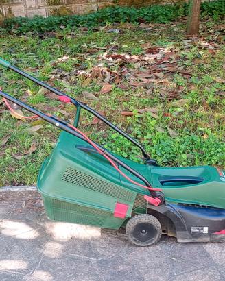 tagliaerba Bosh e altri attrezzi da giardino 