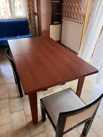 Tavolo da pranzo allungabile in legno massiccio
