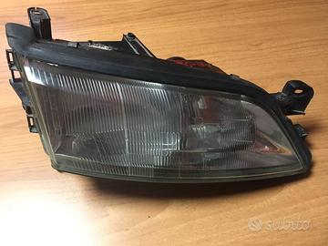 Faro destro (lato passeggero) Opel Vectra B (1998)