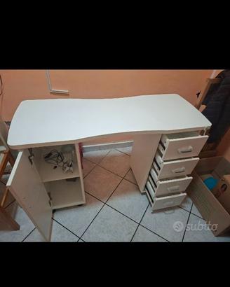 Postazione per unghie