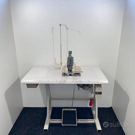 Macchina attaccabottoni Juki