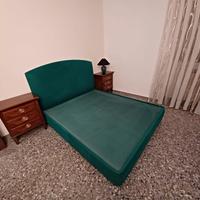 Letto matrimoniale in velluto verde