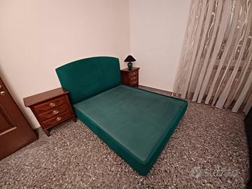 Letto matrimoniale in velluto verde