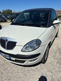 Lancia ypsilon momo design
