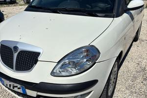 Lancia ypsilon momo design