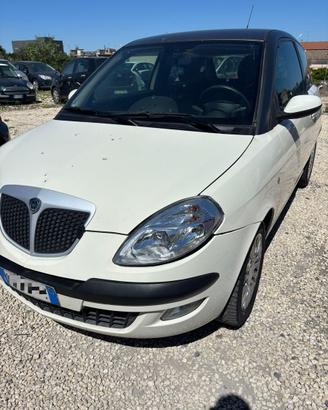 Lancia ypsilon momo design