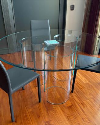 tavolo in vetro float FIAM con sedie