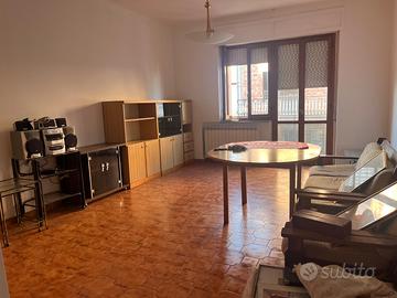 Casa su 3 livelli con soffitta e garage grande