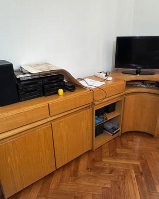 Salotto con mobile tv e divano