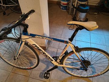 bici da corsa MERIDA con manubrio flat