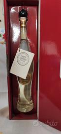 Bottiglia vintage grappa di verdicchio