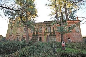 Palazzo / Stabile di 2800 m² con più di 5 locali a