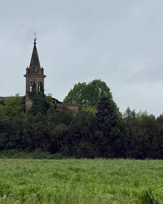 Palazzo / Stabile di 800 m² con più di 5 locali a 