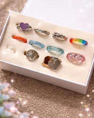Set 10 Anelli Vari Stili – Y2K, Resina, Simboli