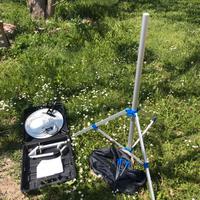 Parabola satellitare da campeggio con treppiedi
