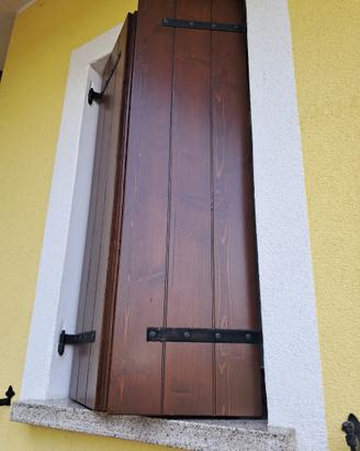 Scuri in legno per finestre