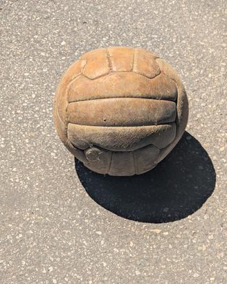Pallone di cuoio anni 60 