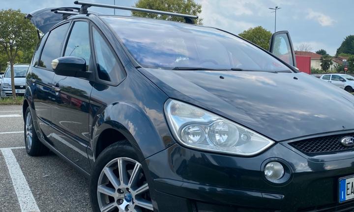 Ford S Max Titanium 2.0 TDI 140 cv