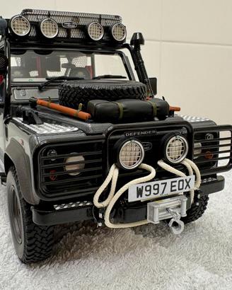 Land Rover Defender - Tomb Raider - Kyosho 1/18