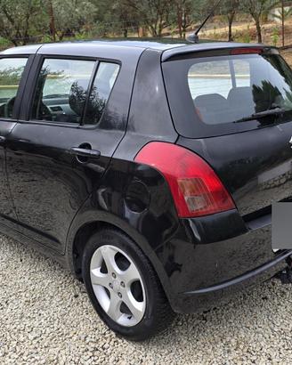 Suzuki Swift 1.3 benzina, 2007, con gancio traino
