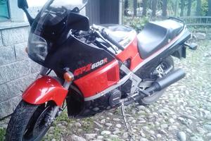 moto Kawasaki gpz 