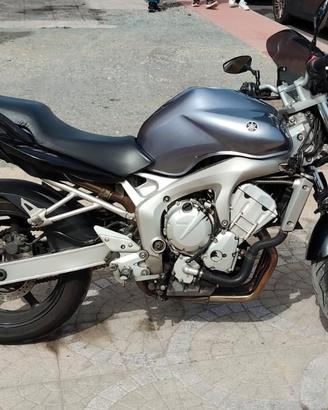 YAMAHA FZ6