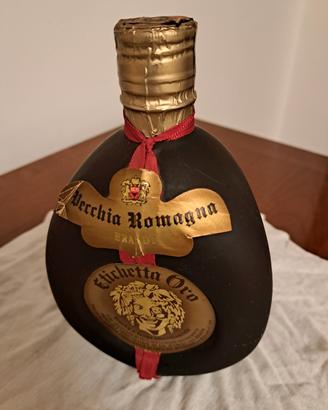 bottiglia brandy vecchia romagna