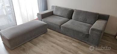 Divano sfoderabile con Pouf 2-3 posti