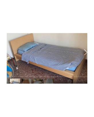 letto singolo ikea in legno chiaro